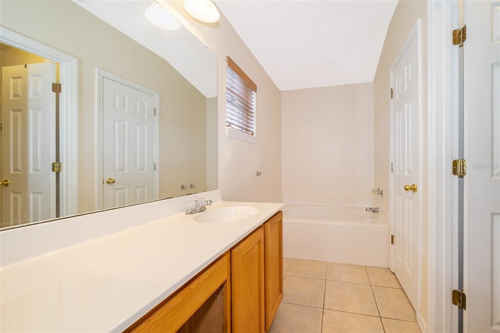 For Rent: $2,100 (3 beds, 2 baths, 1463 Square Feet)