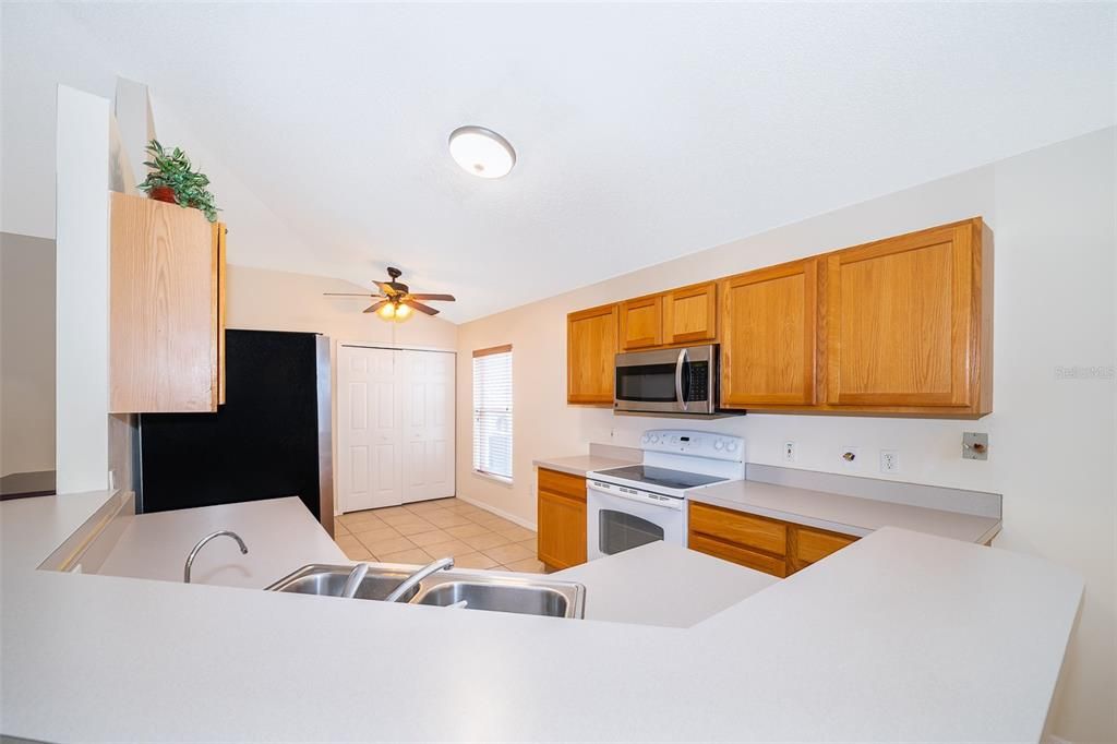 For Rent: $2,100 (3 beds, 2 baths, 1463 Square Feet)