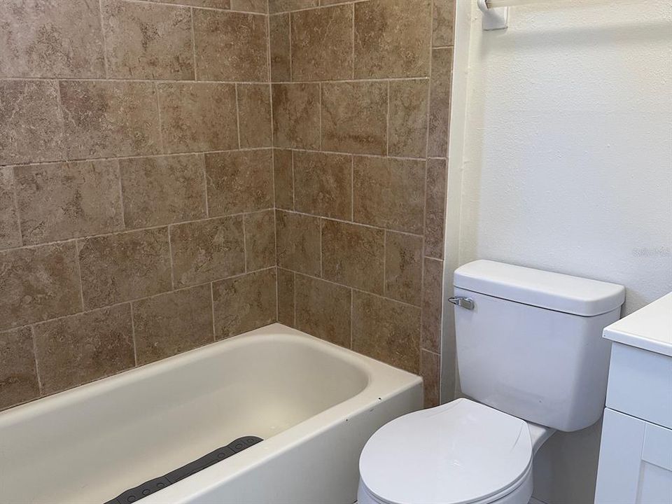 For Rent: $1,300 (1 beds, 1 baths, 600 Square Feet)