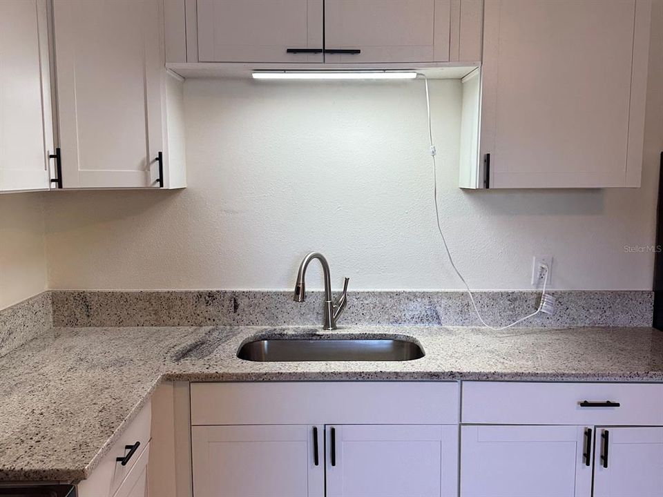 For Rent: $1,300 (1 beds, 1 baths, 600 Square Feet)