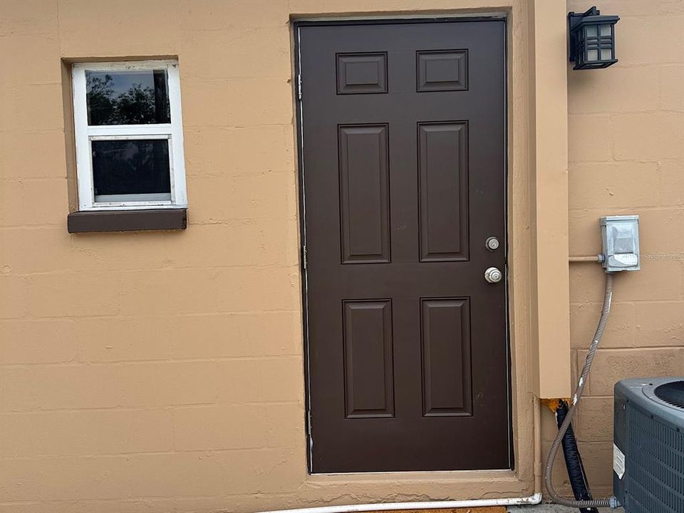 For Rent: $1,300 (1 beds, 1 baths, 600 Square Feet)