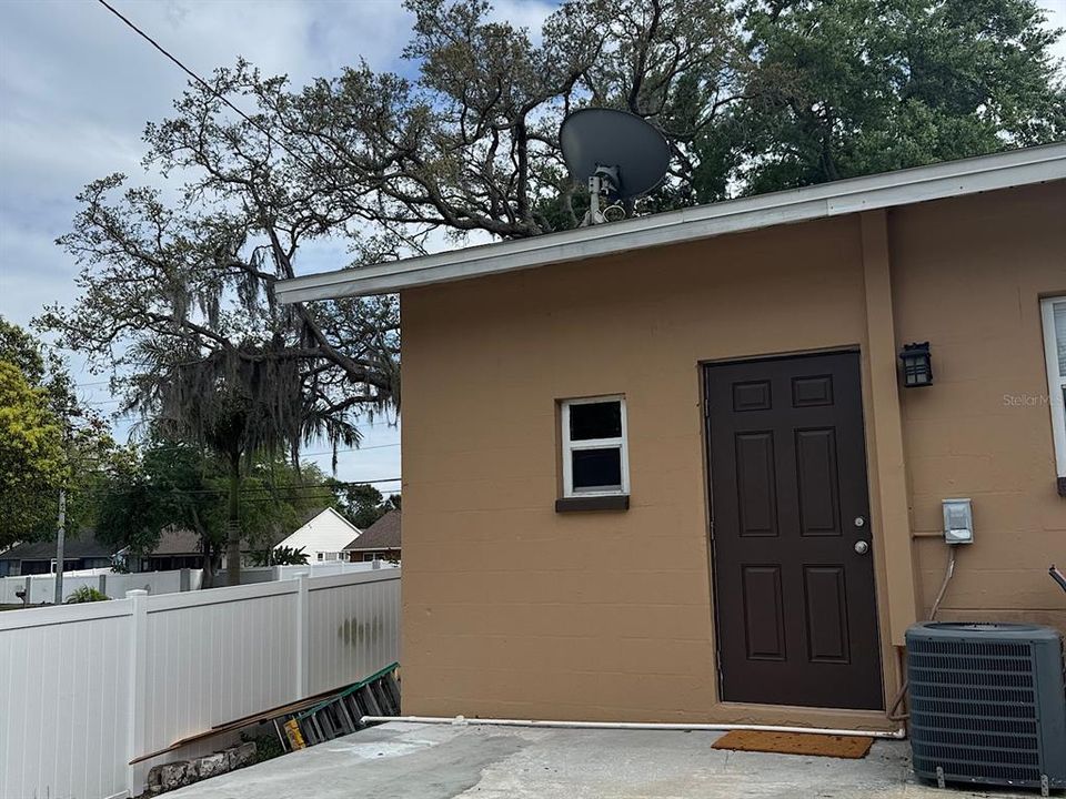 For Rent: $1,300 (1 beds, 1 baths, 600 Square Feet)
