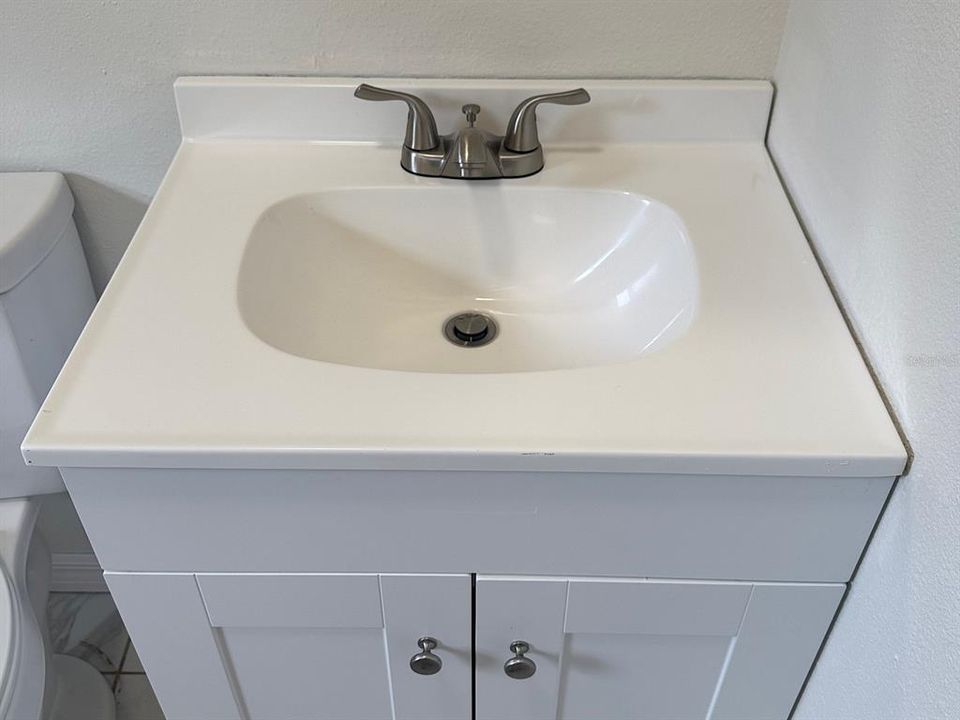 For Rent: $1,300 (1 beds, 1 baths, 600 Square Feet)