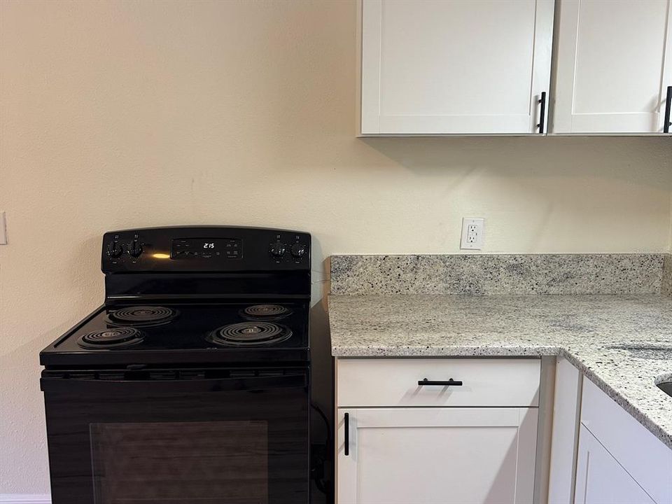 For Rent: $1,300 (1 beds, 1 baths, 600 Square Feet)