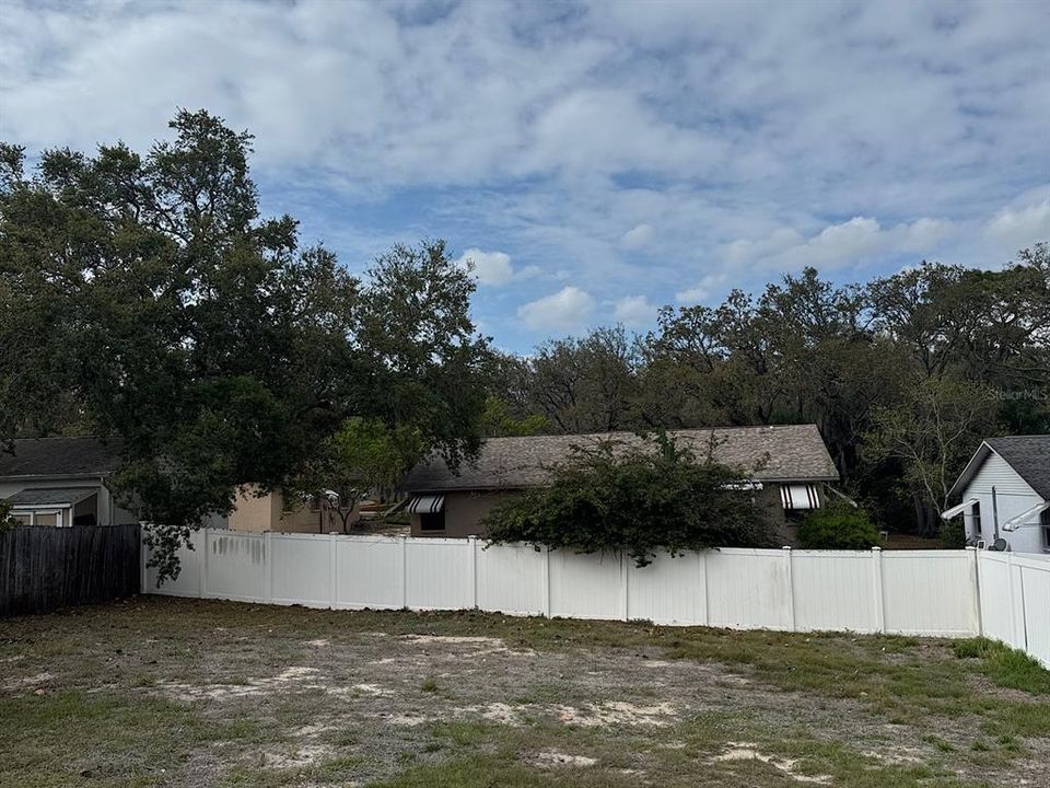 For Rent: $1,300 (1 beds, 1 baths, 600 Square Feet)