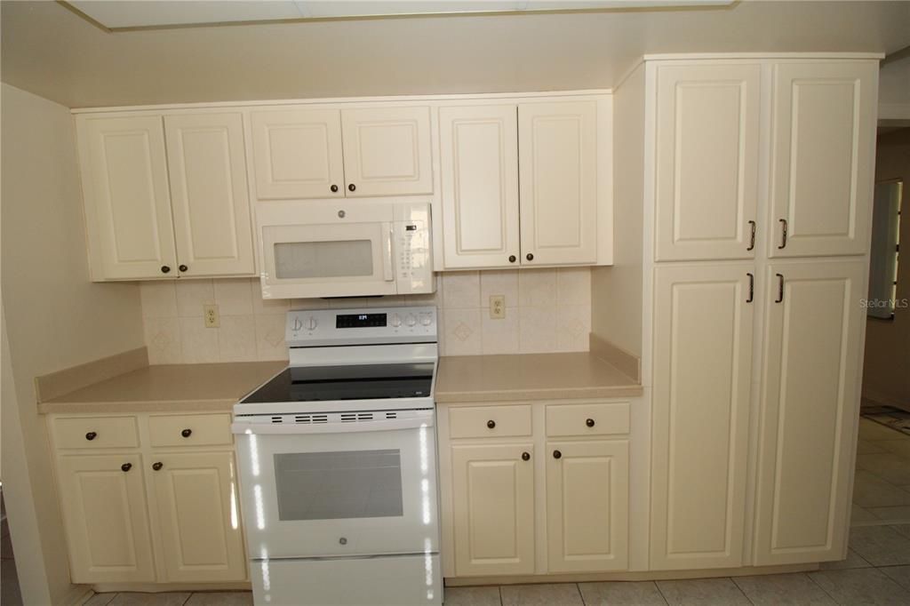 For Rent: $1,850 (2 beds, 2 baths, 1830 Square Feet)
