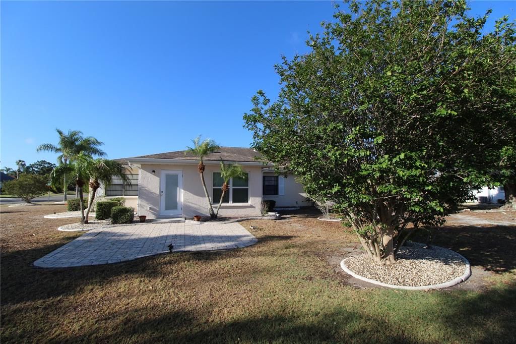 For Rent: $1,850 (2 beds, 2 baths, 1830 Square Feet)