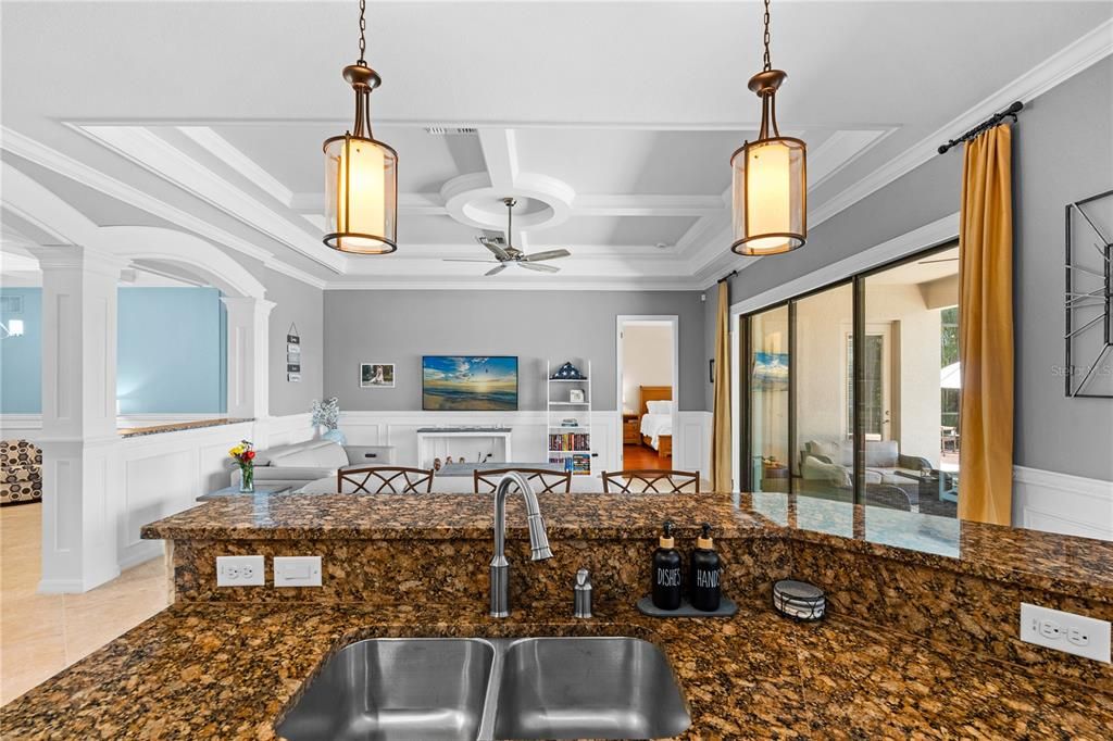 En Venta: $769,000 (4 camas, 2 baños, 2239 Pies cuadrados)