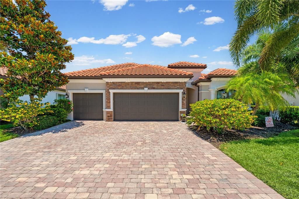En Venta: $769,000 (4 camas, 2 baños, 2239 Pies cuadrados)