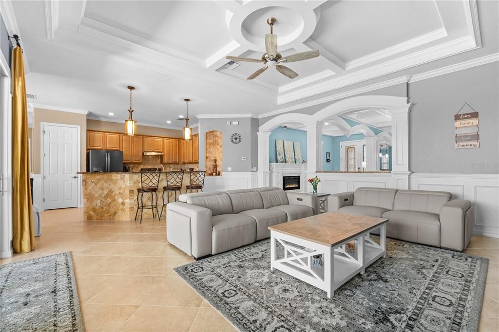 En Venta: $769,000 (4 camas, 2 baños, 2239 Pies cuadrados)