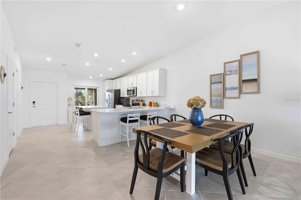 En Venta: $359,000 (2 camas, 2 baños, 1366 Pies cuadrados)
