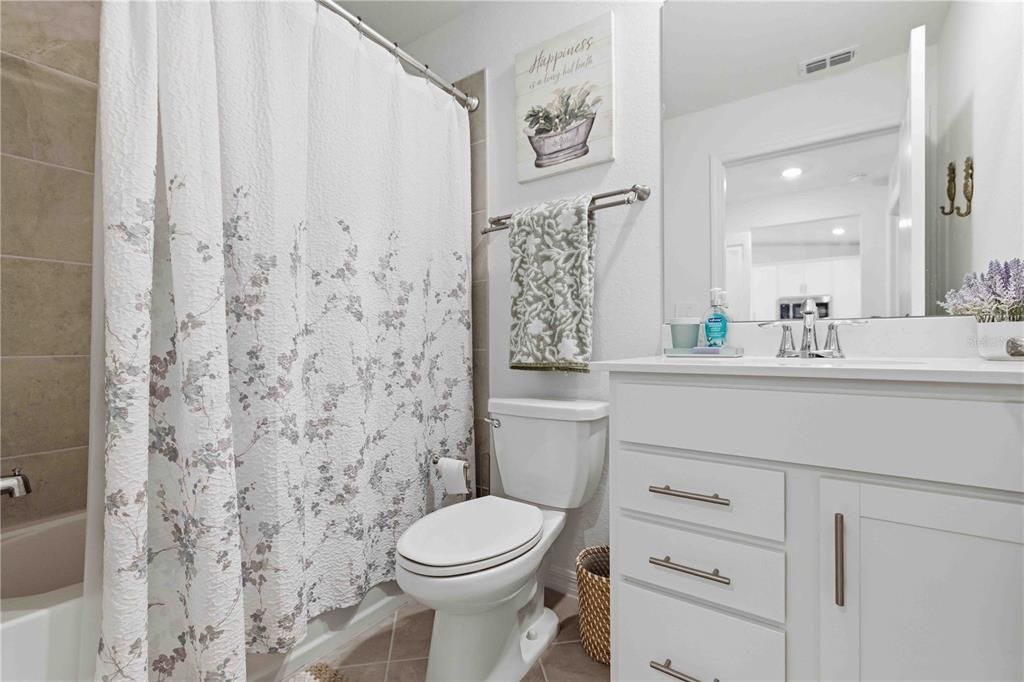 En Venta: $359,000 (2 camas, 2 baños, 1366 Pies cuadrados)