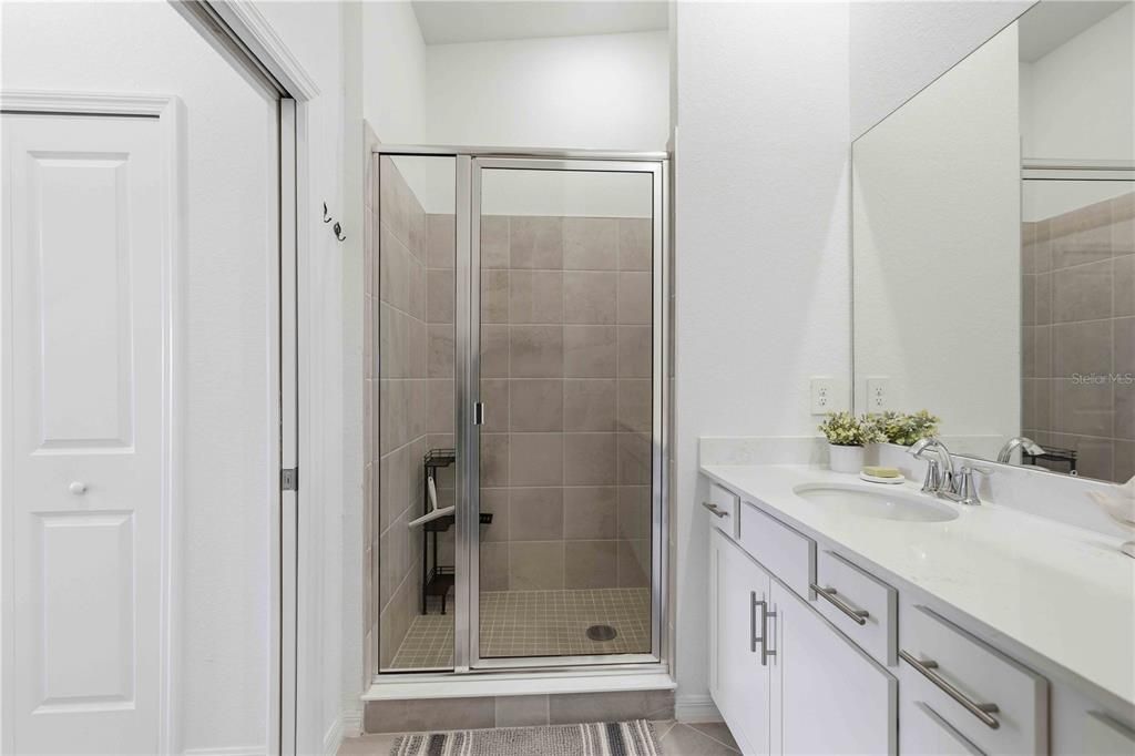 En Venta: $359,000 (2 camas, 2 baños, 1366 Pies cuadrados)
