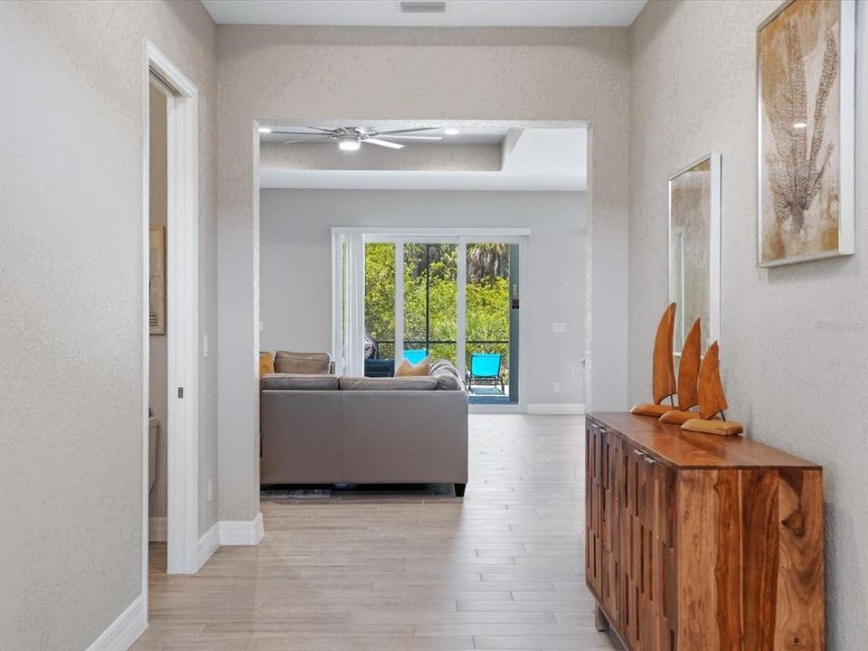 En Venta: $649,900 (4 camas, 3 baños, 2225 Pies cuadrados)