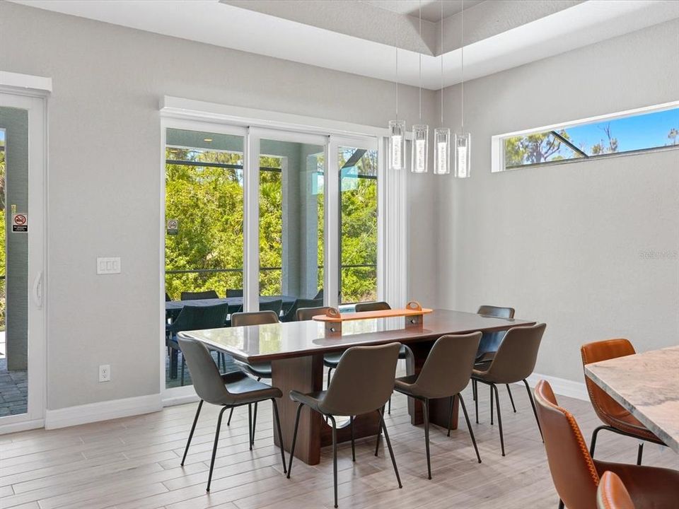 En Venta: $649,900 (4 camas, 3 baños, 2225 Pies cuadrados)