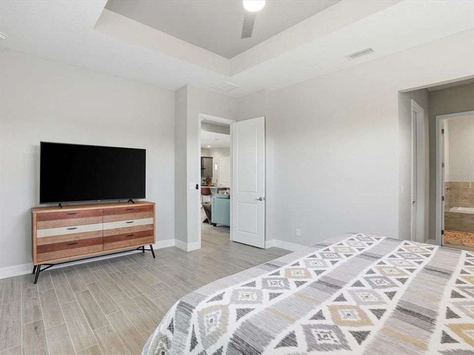 En Venta: $649,900 (4 camas, 3 baños, 2225 Pies cuadrados)