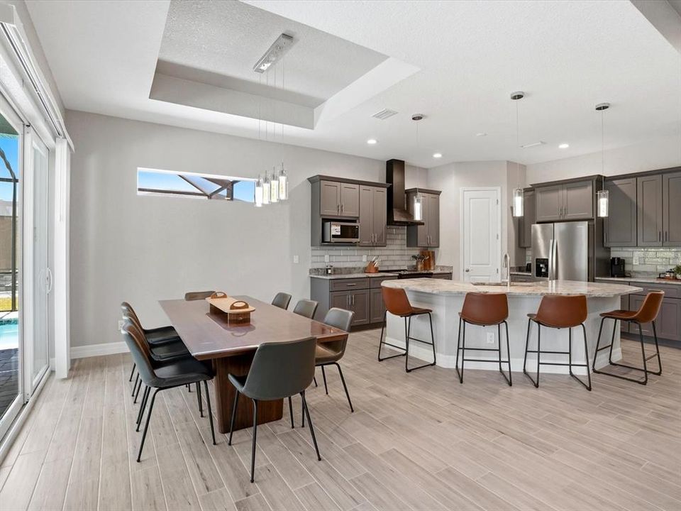 En Venta: $649,900 (4 camas, 3 baños, 2225 Pies cuadrados)