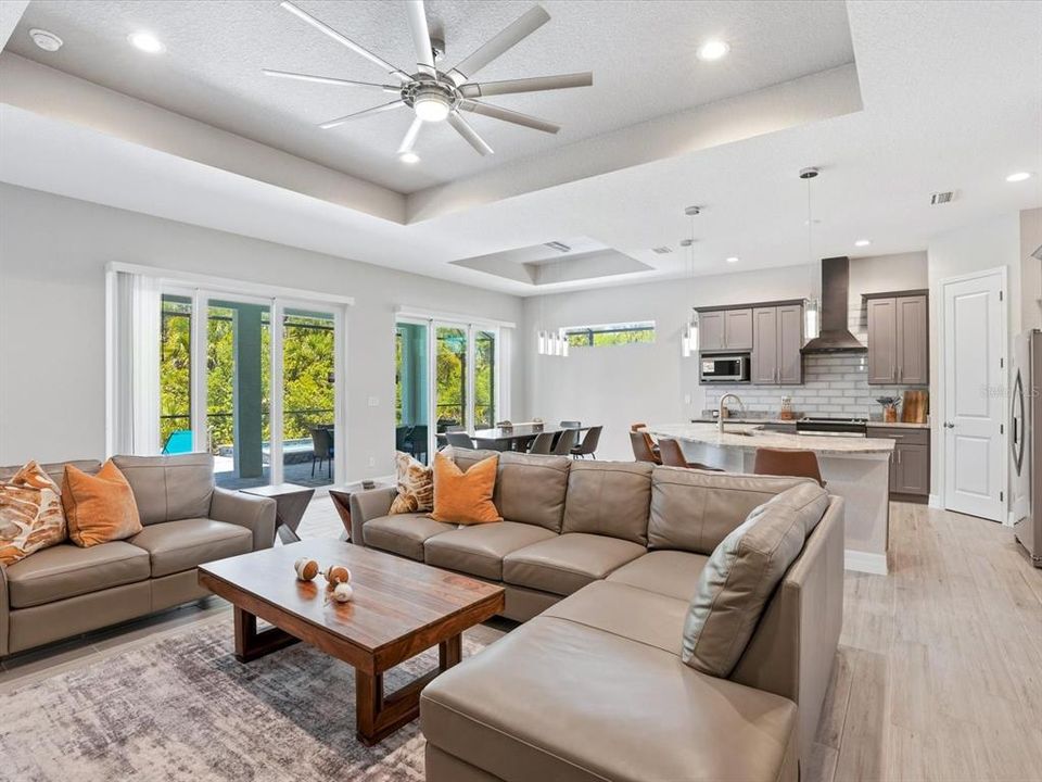 En Venta: $649,900 (4 camas, 3 baños, 2225 Pies cuadrados)