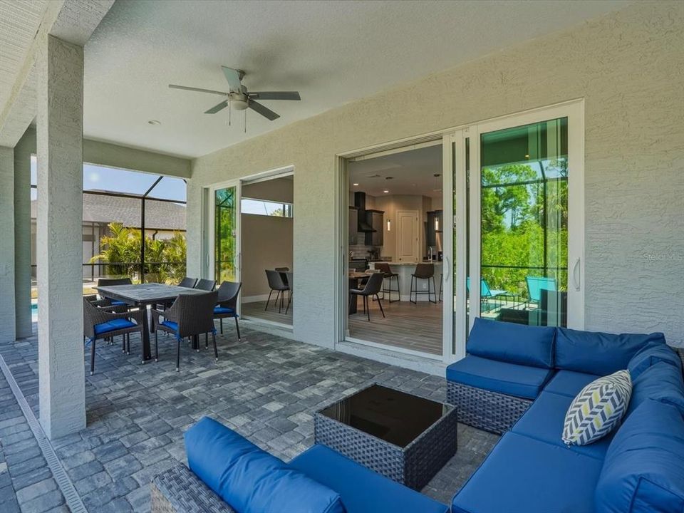 En Venta: $649,900 (4 camas, 3 baños, 2225 Pies cuadrados)