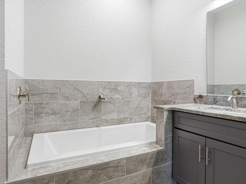 En Venta: $649,900 (4 camas, 3 baños, 2225 Pies cuadrados)