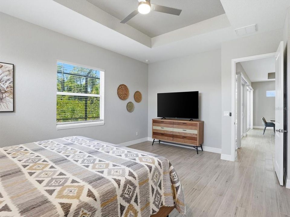En Venta: $649,900 (4 camas, 3 baños, 2225 Pies cuadrados)