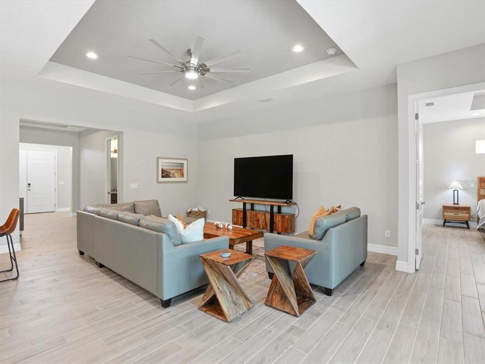 En Venta: $649,900 (4 camas, 3 baños, 2225 Pies cuadrados)