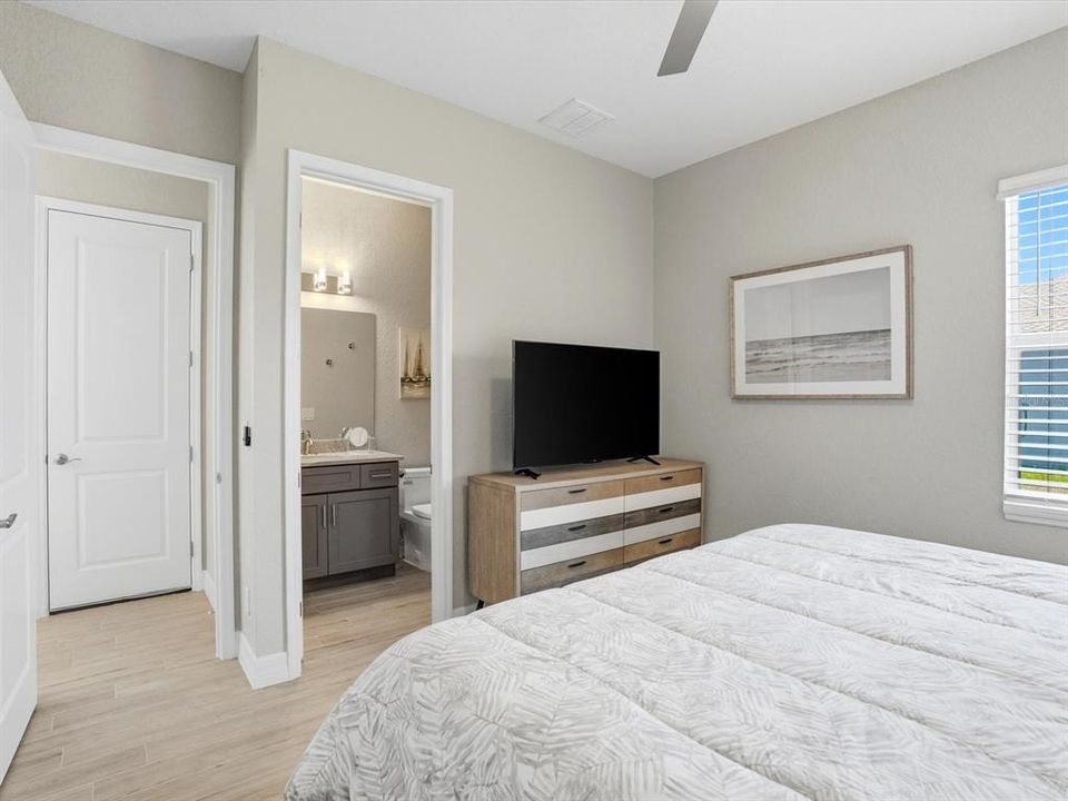 En Venta: $649,900 (4 camas, 3 baños, 2225 Pies cuadrados)