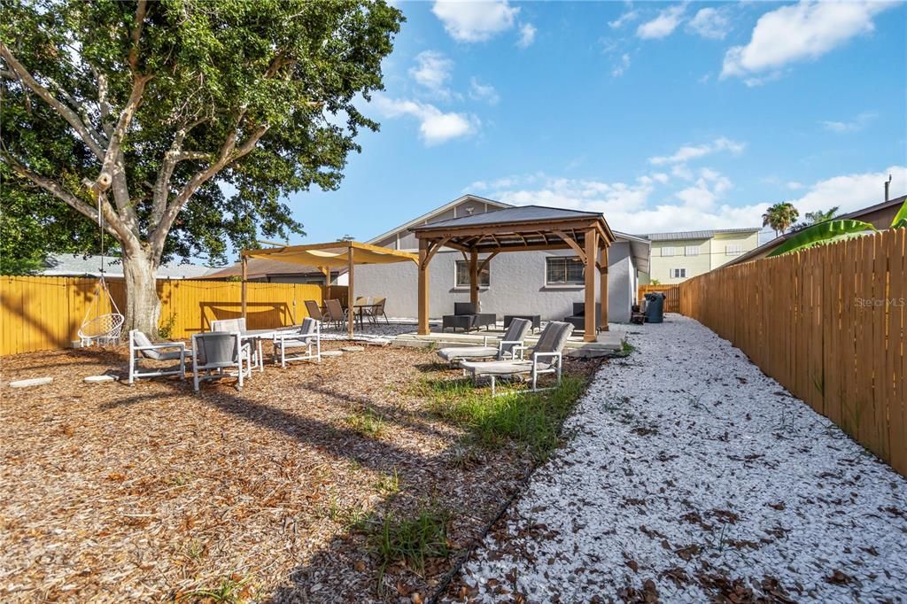For Rent: $2,500 (3 beds, 2 baths, 1307 Square Feet)