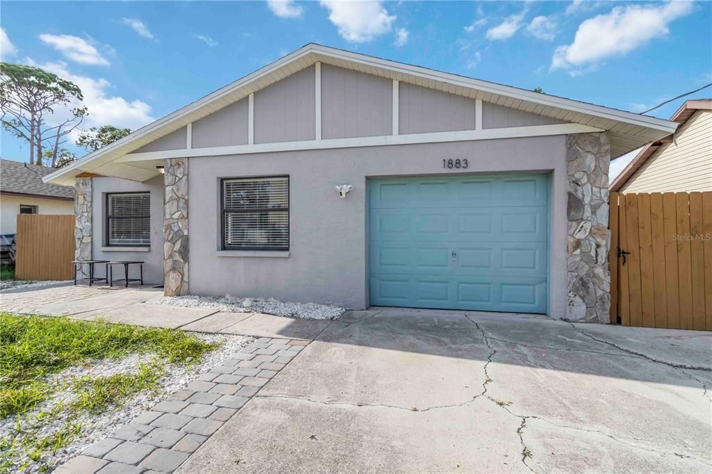 For Rent: $2,500 (3 beds, 2 baths, 1307 Square Feet)