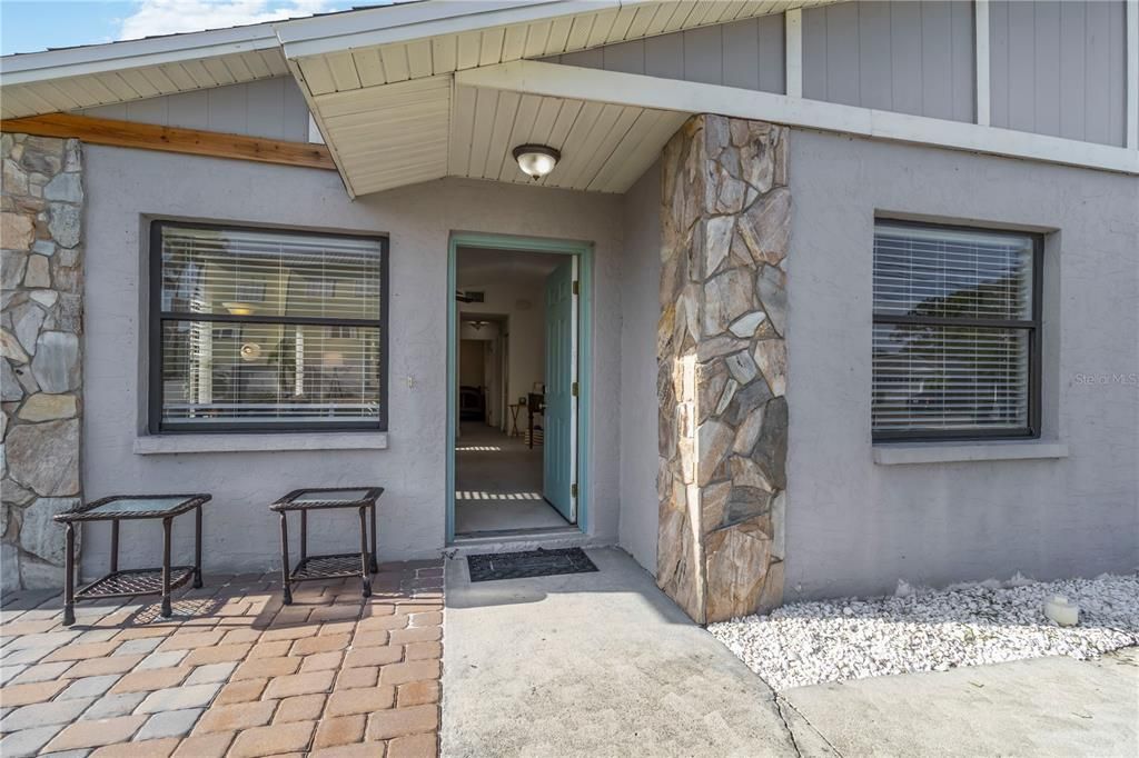 For Rent: $2,500 (3 beds, 2 baths, 1307 Square Feet)