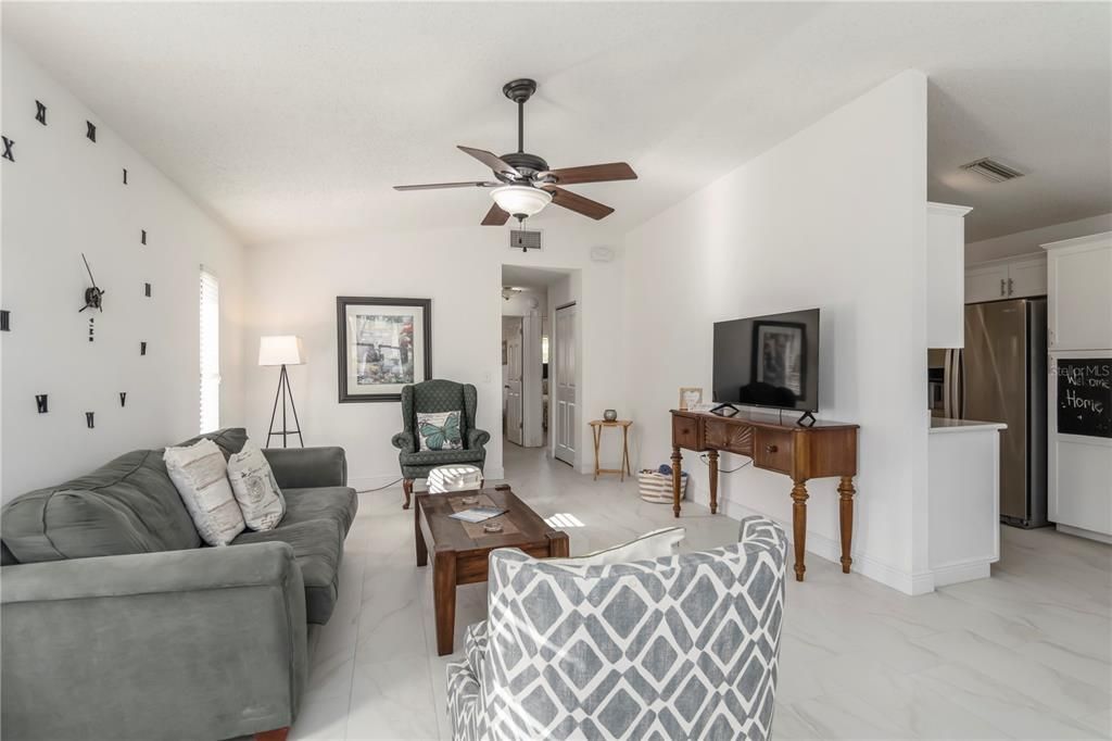For Rent: $2,500 (3 beds, 2 baths, 1307 Square Feet)