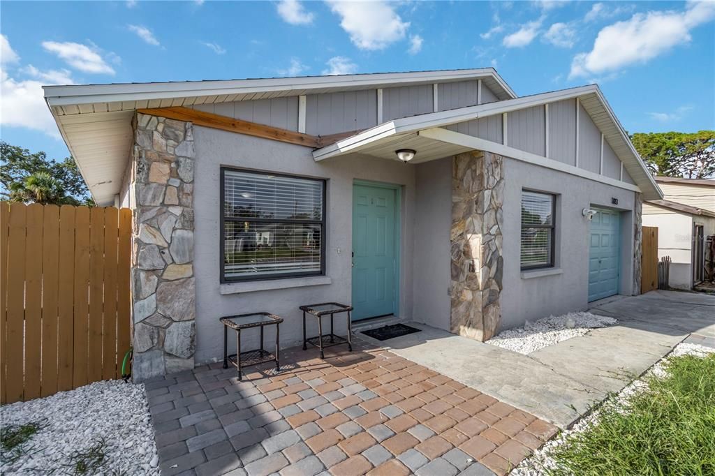For Rent: $2,500 (3 beds, 2 baths, 1307 Square Feet)