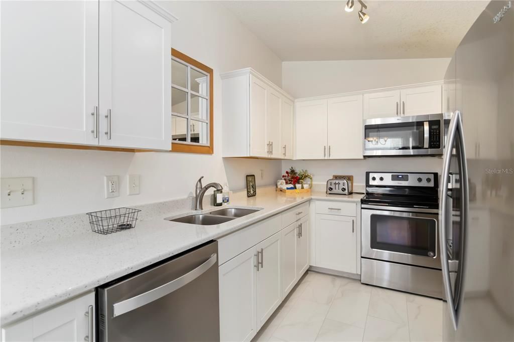 For Rent: $2,500 (3 beds, 2 baths, 1307 Square Feet)