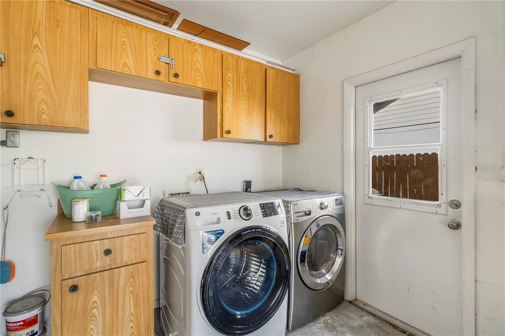 For Rent: $2,500 (3 beds, 2 baths, 1307 Square Feet)