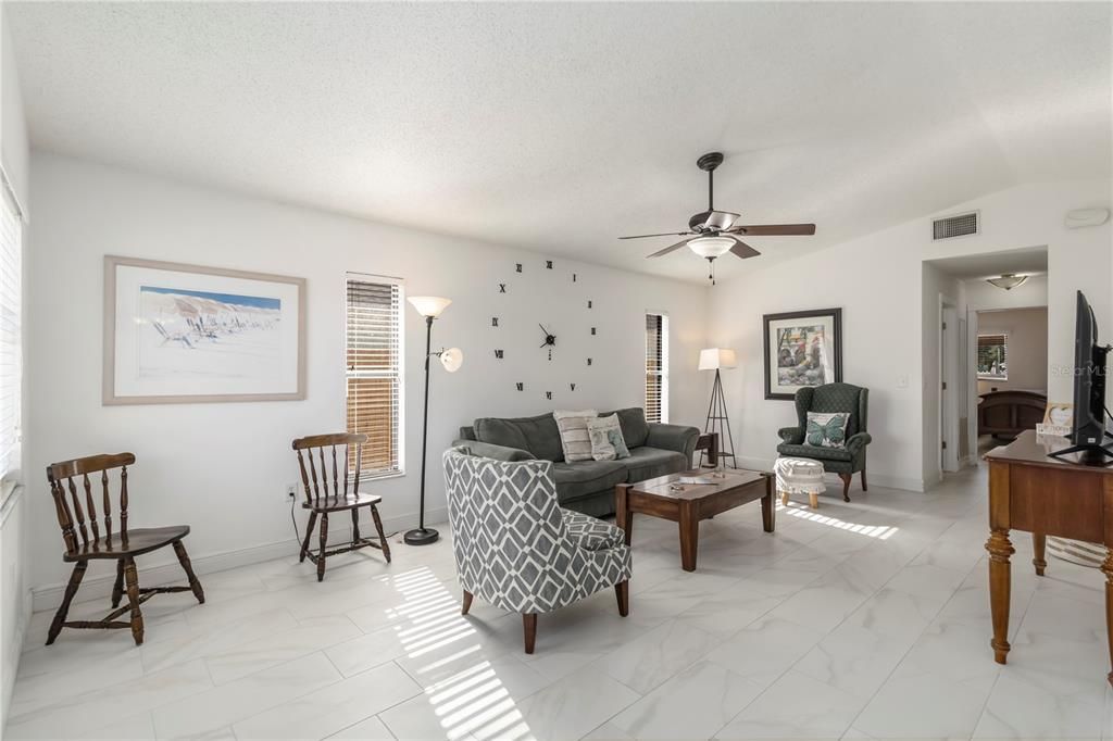 For Rent: $2,500 (3 beds, 2 baths, 1307 Square Feet)