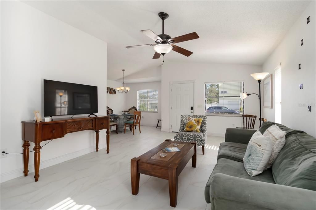 For Rent: $2,500 (3 beds, 2 baths, 1307 Square Feet)