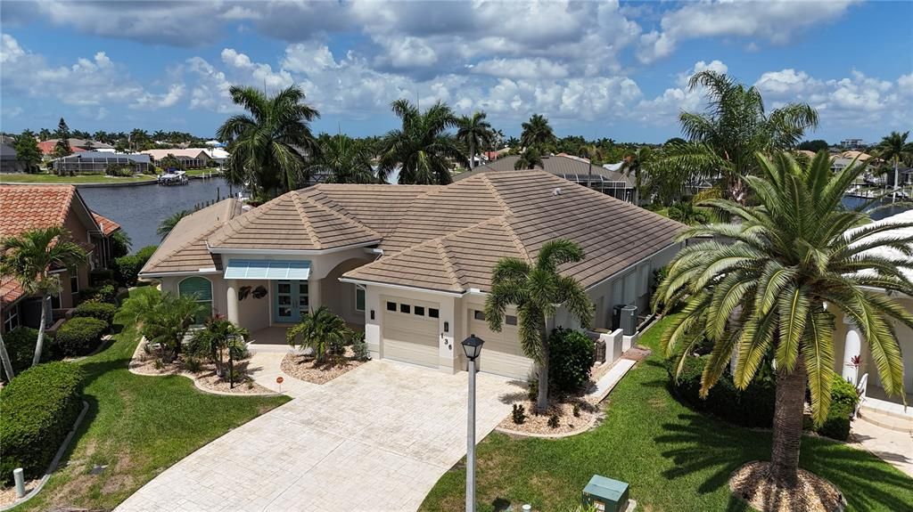 For Sale: $1,375,000 (4 beds, 2 baths, 2763 Square Feet)
