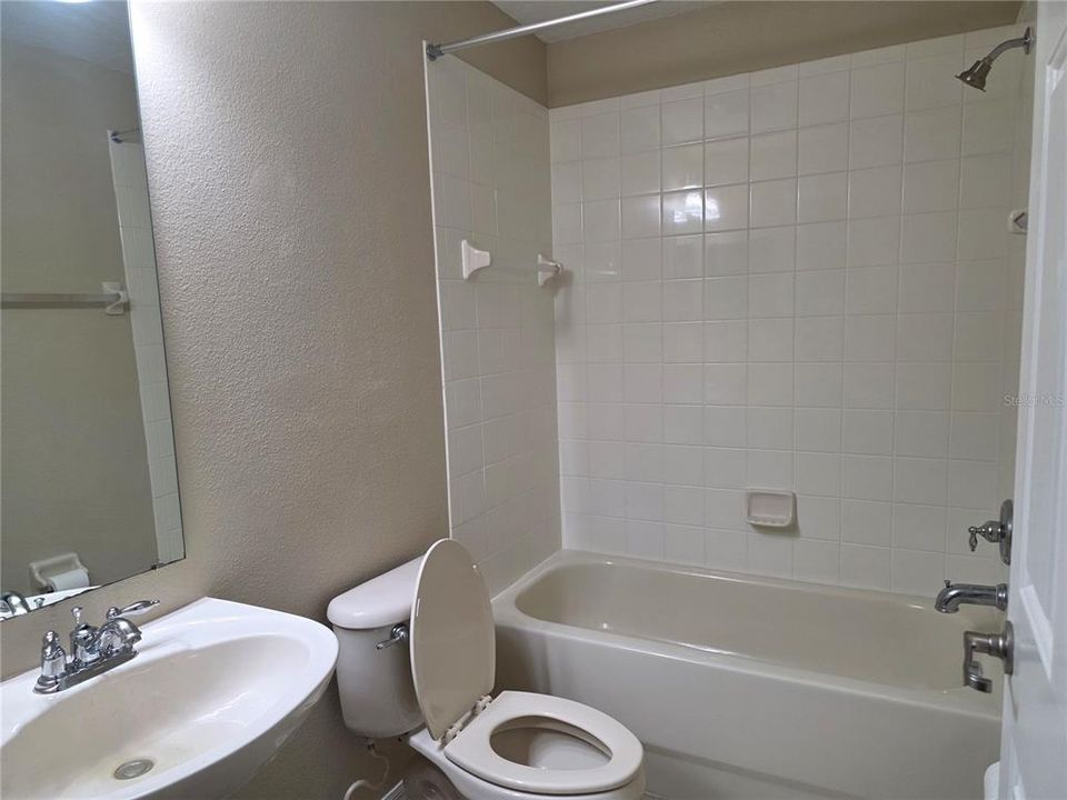 For Rent: $3,300 (5 beds, 3 baths, 3118 Square Feet)