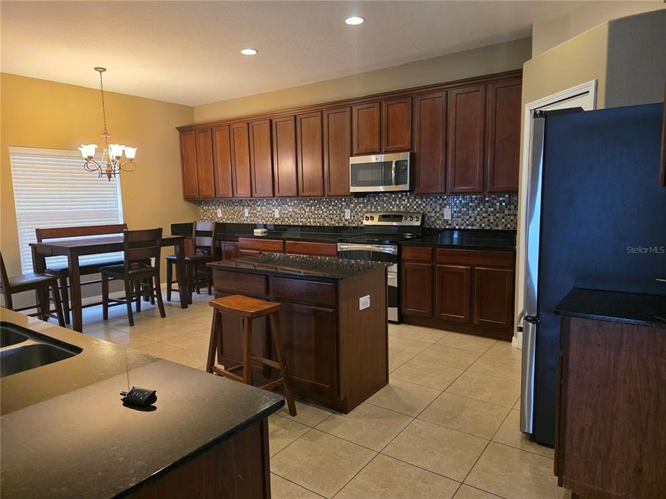 For Rent: $3,300 (5 beds, 3 baths, 3118 Square Feet)