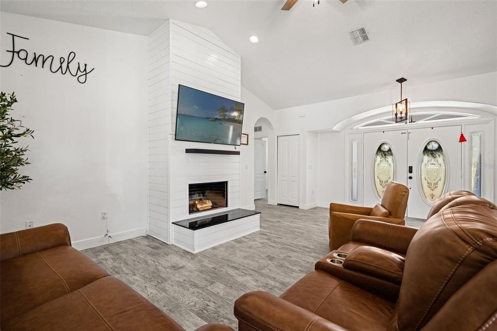 For Sale: $359,900 (3 beds, 2 baths, 1798 Square Feet)