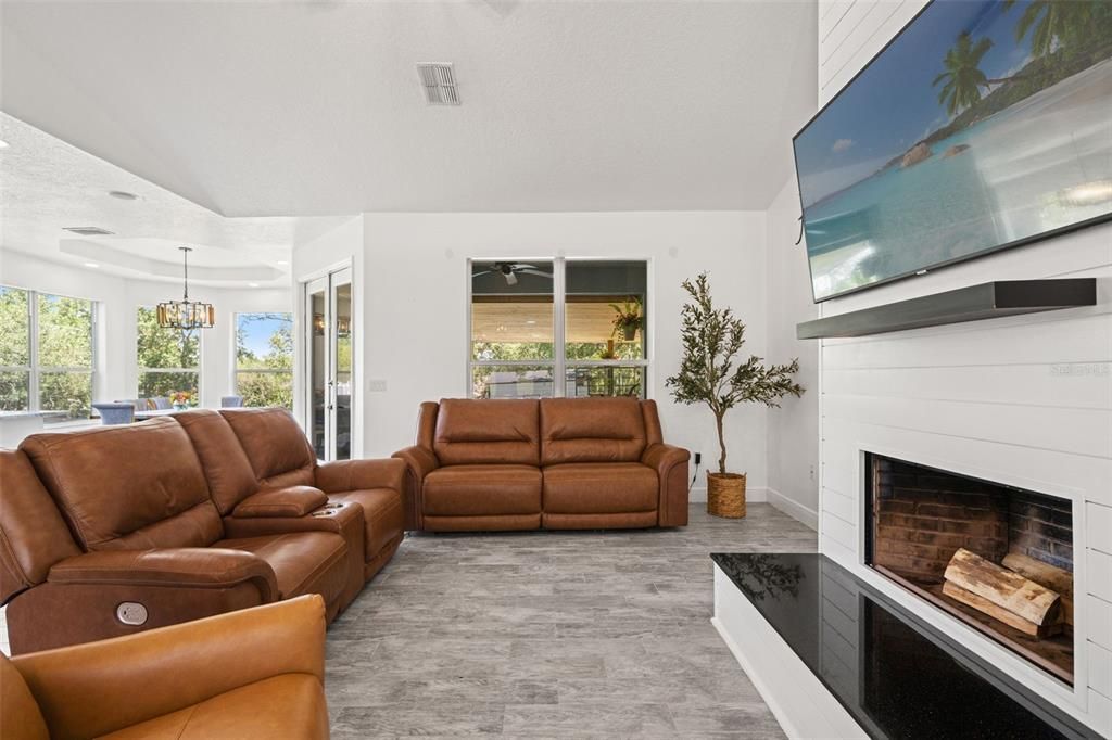For Sale: $359,900 (3 beds, 2 baths, 1798 Square Feet)