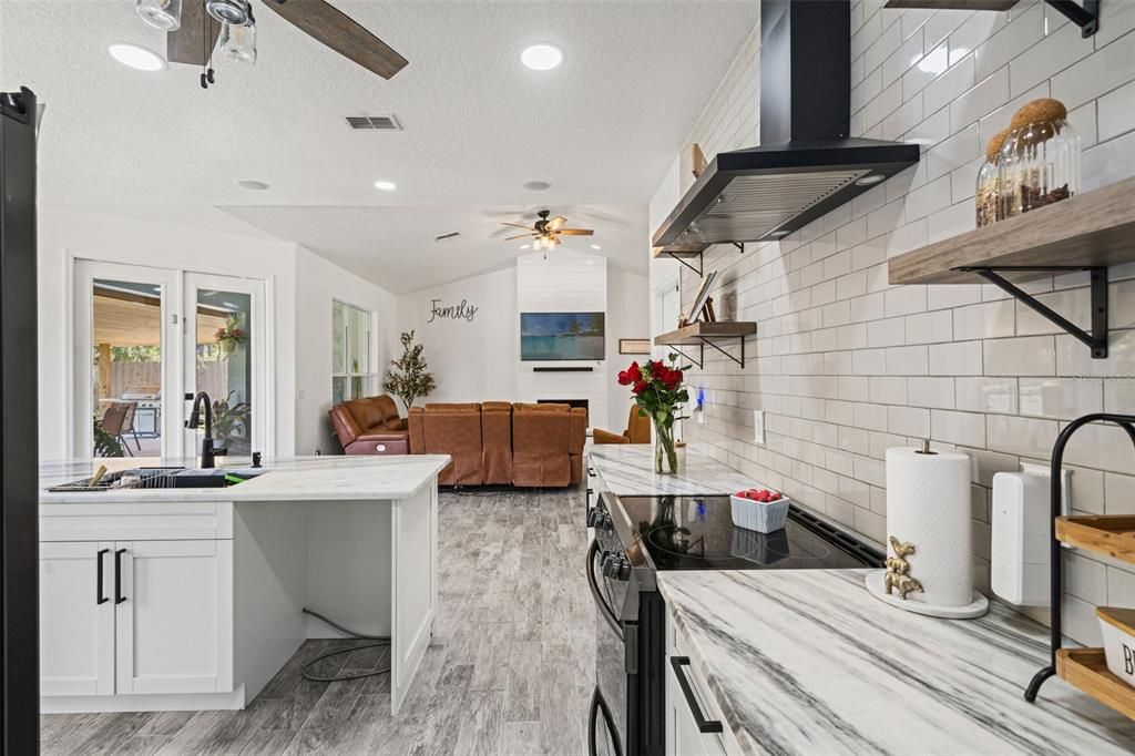 For Sale: $359,900 (3 beds, 2 baths, 1798 Square Feet)