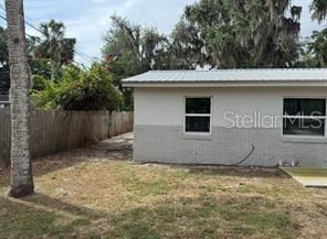 For Rent: $1,200 (1 beds, 1 baths, 900 Square Feet)