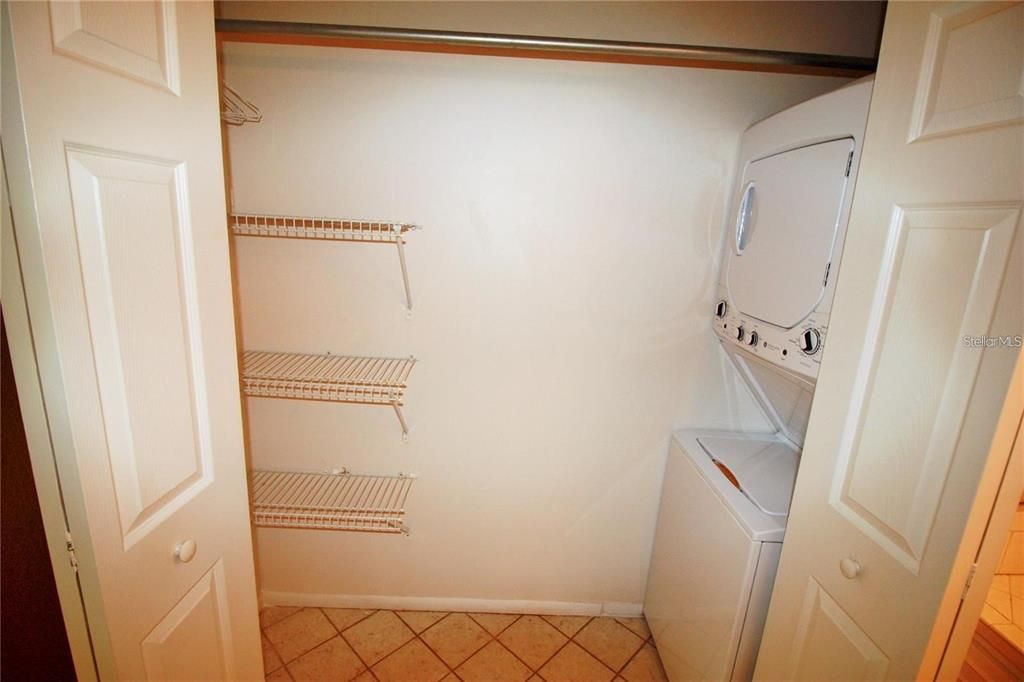 В аренду: $1,850 (2 спален, 2 ванн, 1216 Квадратных фут)
