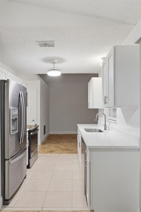 For Sale: $285,000 (3 beds, 2 baths, 1304 Square Feet)