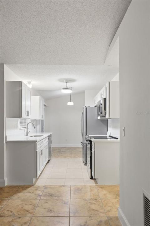 For Sale: $285,000 (3 beds, 2 baths, 1304 Square Feet)