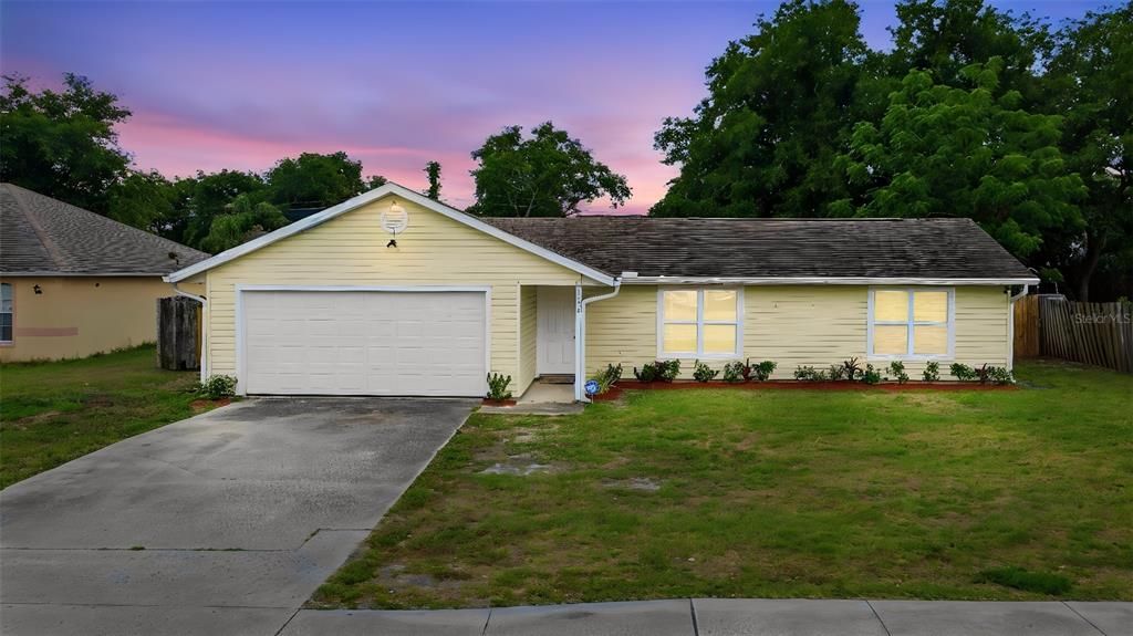 For Sale: $285,000 (3 beds, 2 baths, 1304 Square Feet)