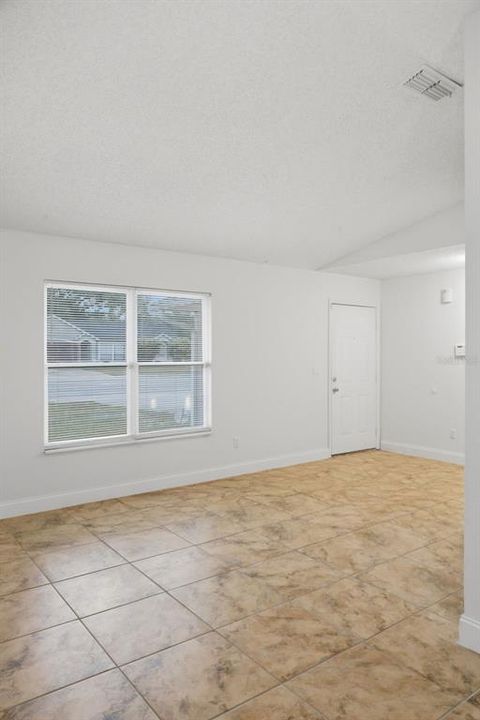 For Sale: $285,000 (3 beds, 2 baths, 1304 Square Feet)