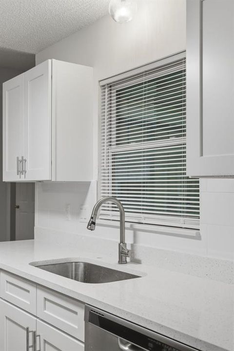 For Sale: $285,000 (3 beds, 2 baths, 1304 Square Feet)