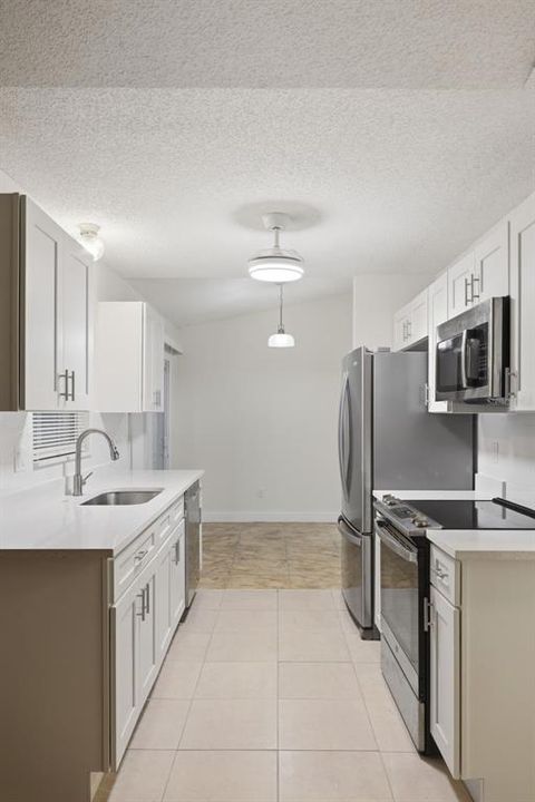 For Sale: $285,000 (3 beds, 2 baths, 1304 Square Feet)